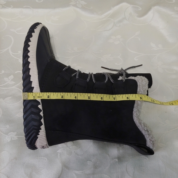 Sorel Winter Boots - Picture 9 of 11
